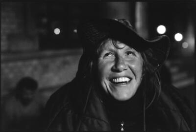 Frau auf der Straße 2